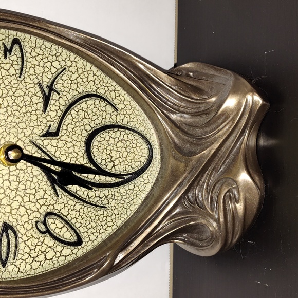 🔔 Last Chance 8/24/25 DeleteHeavy Clock Trippy Melting Clock bronze finish - Picture 2 of 7